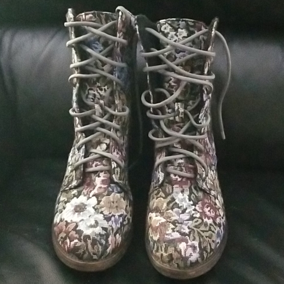 BearPaw Shoes - Bearpaw tapestry boots Topaz